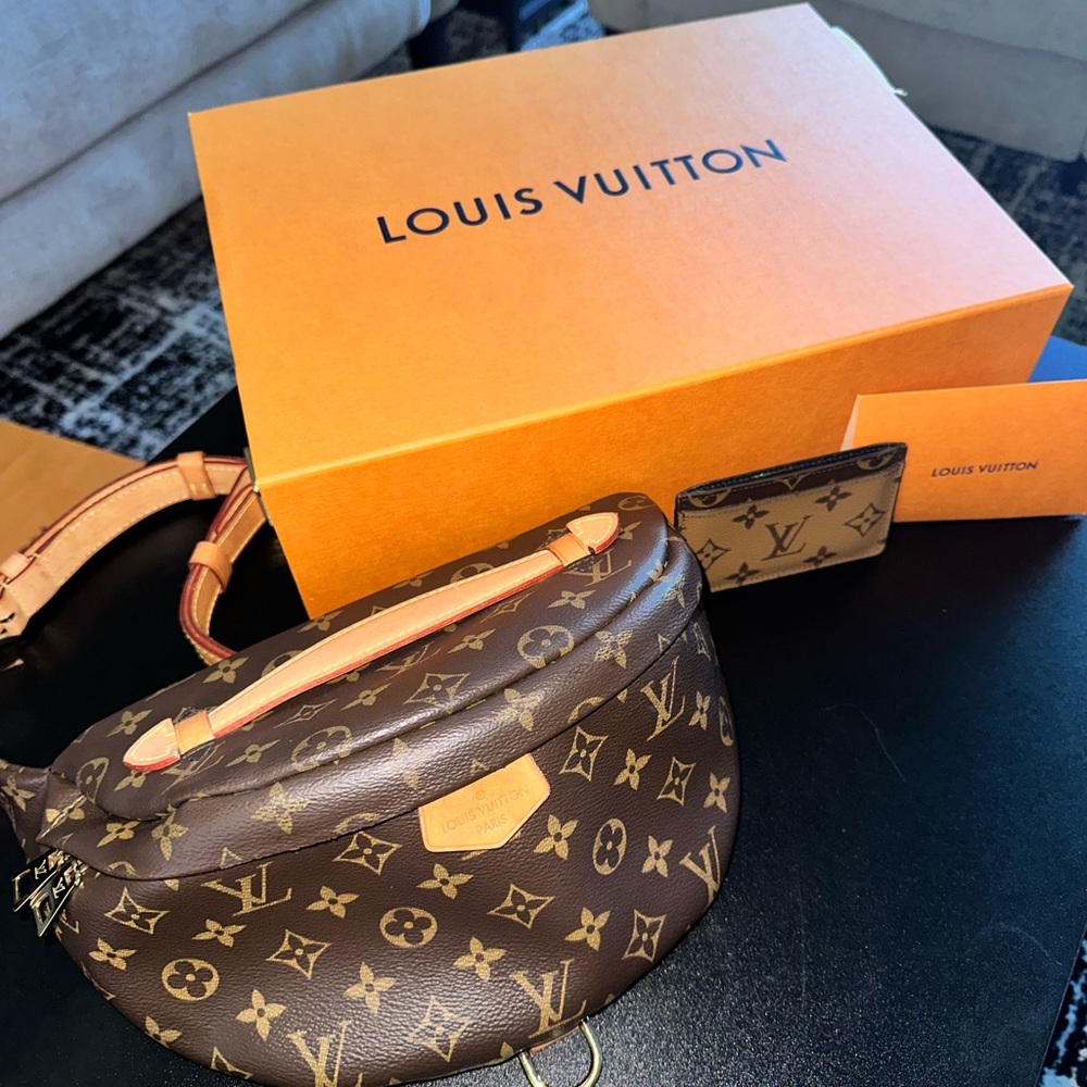 Used a few times, great condition. Comes with bag, box, and mini wallet